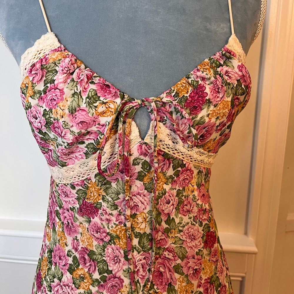 Princess Polly key hole maxi floral dress
